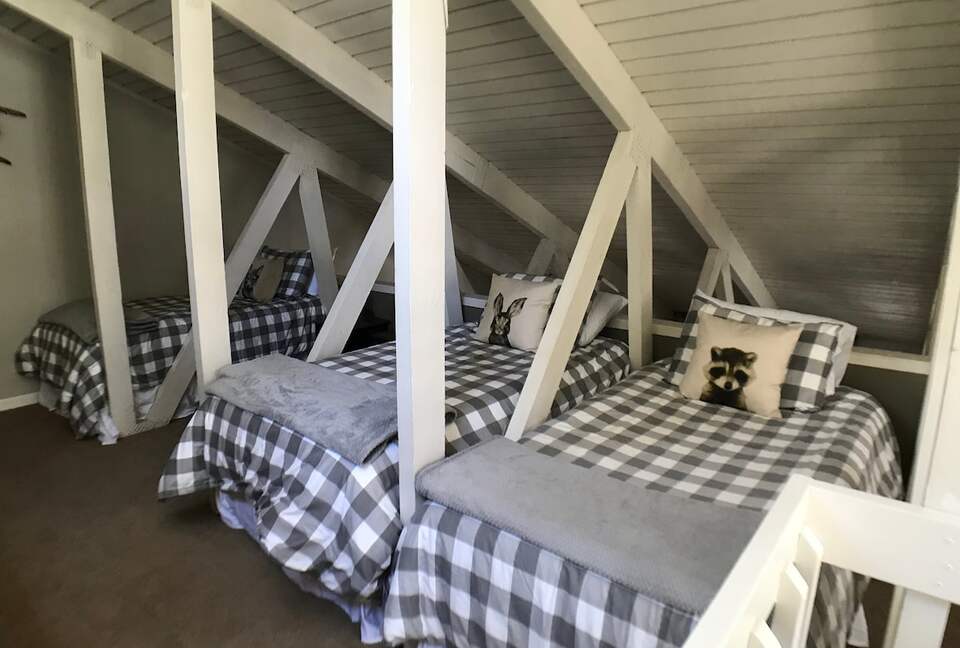 Warm & Inviting Mountain Retreat with Pool, Sauna, and Loft - Mammoth Lakes, California