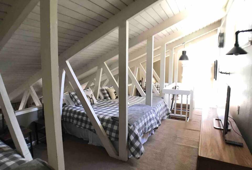 Warm & Inviting Mountain Retreat with Pool, Sauna, and Loft - Mammoth Lakes, California