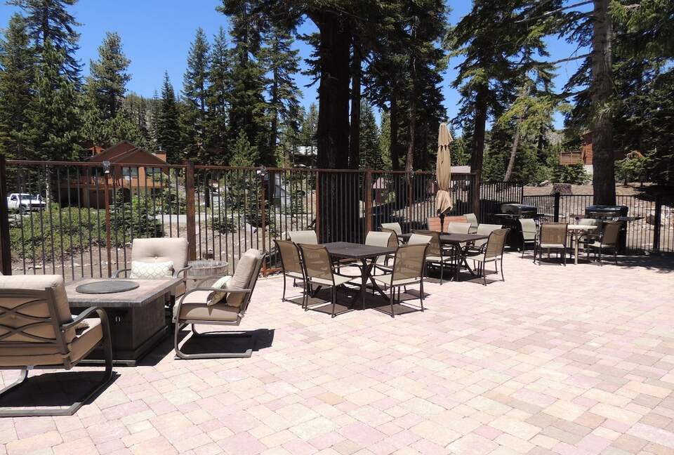 Warm & Inviting Mountain Retreat with Pool, Sauna, and Loft - Mammoth Lakes, California