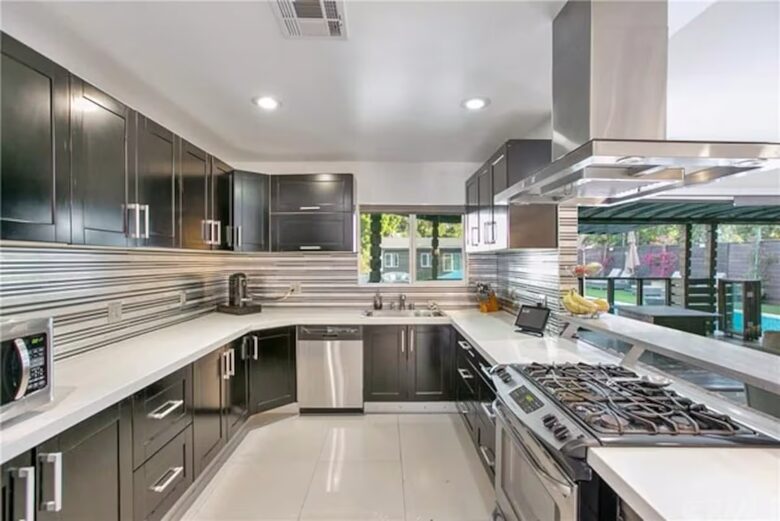 Ultimate Modern Compound: Resort-Style Experience - Valley Village, California