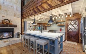 Large prep island with seating