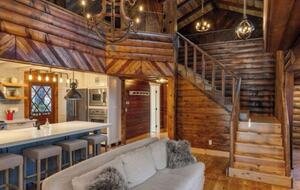 Open main living area; vaulted ceilings