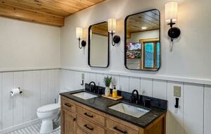 Rocky Point Lakefront Cabin - Inlet, New York