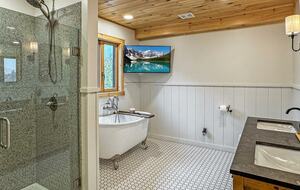 Rocky Point Lakefront Cabin - Inlet, New York