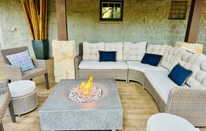 Firepit and outside lounge area