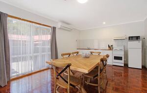 Spacious Retreat by the Canyon Walk - Bright, Australia