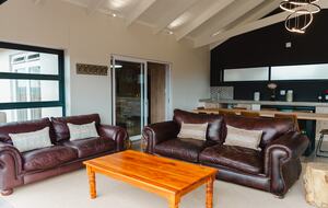 Exclusive Off-Grid Lodge Near Addo National Park - Addo, South Africa