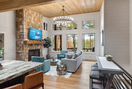 Modern Mountain Retreat with Outdoor Living & Spa Amenities - Blue Ridge, Georgia