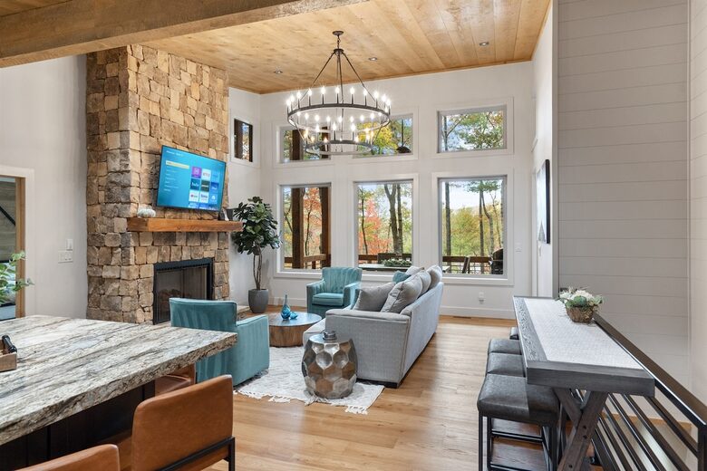 Modern Mountain Retreat with Outdoor Living & Spa Amenities - Blue Ridge, Georgia