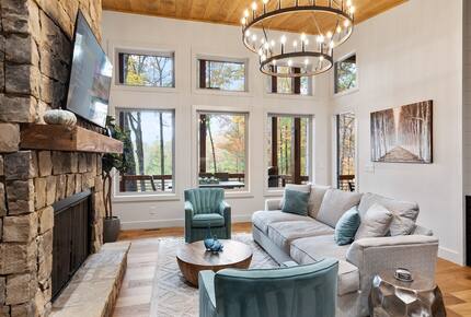 Modern Mountain Retreat with Outdoor Living & Spa Amenities - Blue Ridge, Georgia