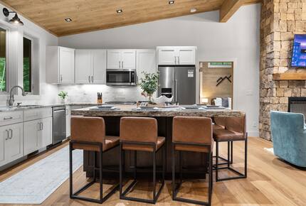 Modern Mountain Retreat with Outdoor Living & Spa Amenities - Blue Ridge, Georgia