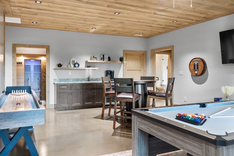 Modern Mountain Retreat with Outdoor Living & Spa Amenities - Blue Ridge, Georgia