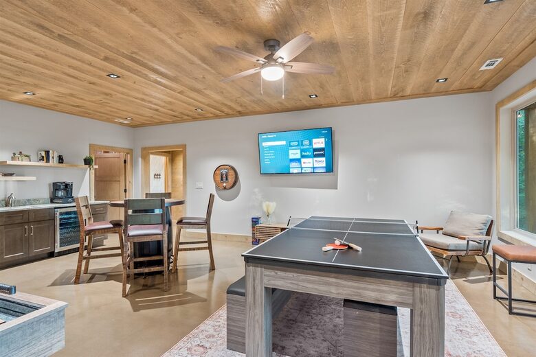 Modern Mountain Retreat with Outdoor Living & Spa Amenities - Blue Ridge, Georgia