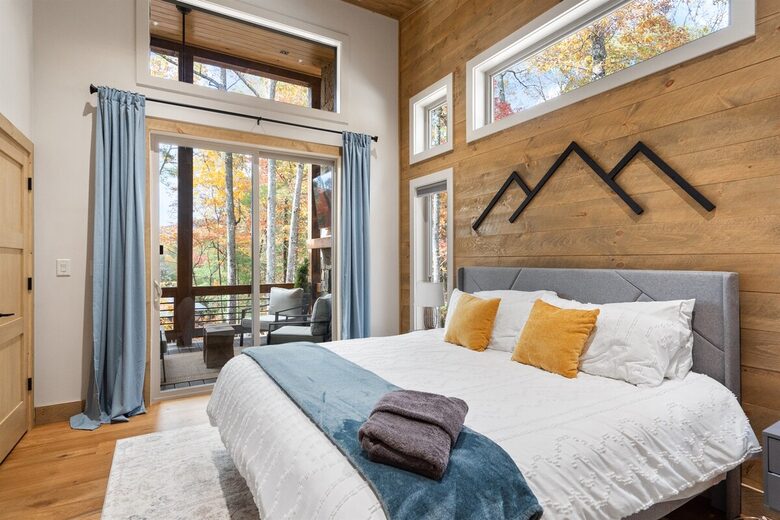 Modern Mountain Retreat with Outdoor Living & Spa Amenities - Blue Ridge, Georgia