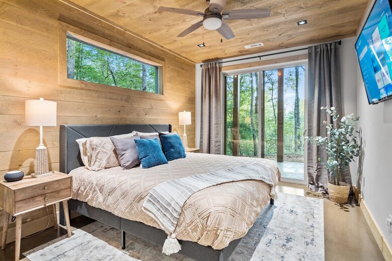 Modern Mountain Retreat with Outdoor Living & Spa Amenities - Blue Ridge, Georgia