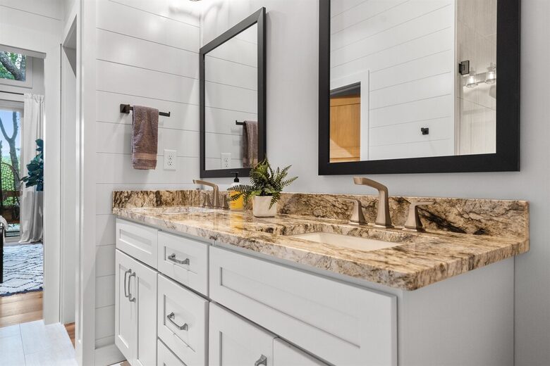 Modern Mountain Retreat with Outdoor Living & Spa Amenities - Blue Ridge, Georgia