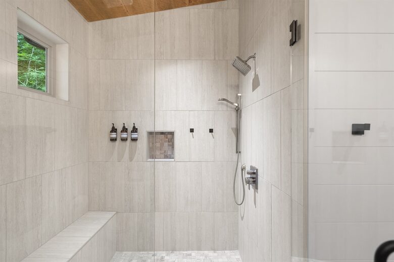 Modern Mountain Retreat with Outdoor Living & Spa Amenities - Blue Ridge, Georgia