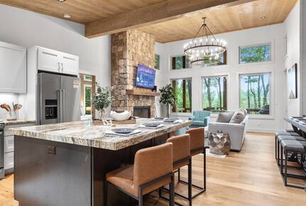 Modern Mountain Retreat with Outdoor Living & Spa Amenities - Blue Ridge, Georgia