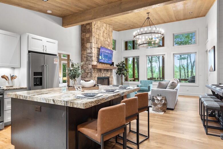 Modern Mountain Retreat with Outdoor Living & Spa Amenities - Blue Ridge, Georgia