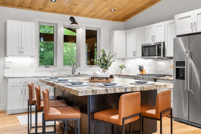 Modern Mountain Retreat with Outdoor Living & Spa Amenities - Blue Ridge, Georgia