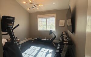 Elegant Haven in Brentwood Hills - Los Angeles, California