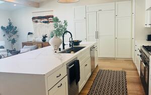 Elegant Haven in Brentwood Hills - Los Angeles, California