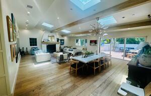 Elegant Haven in Brentwood Hills - Los Angeles, California