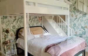 Elegant Haven in Brentwood Hills - Los Angeles, California