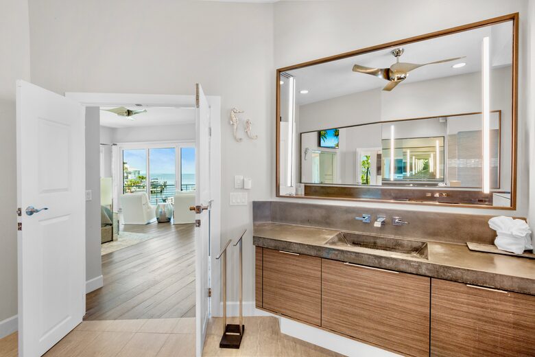 Island Life Villa - 5 Bed at Anna Maria, Florida - Holmes Beach, Florida