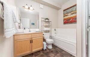 Cozy Mountain Escape in the Heart of Canmore - Canmore, Canada