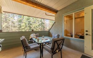 Cozy Mountain Escape in the Heart of Canmore - Canmore, Canada