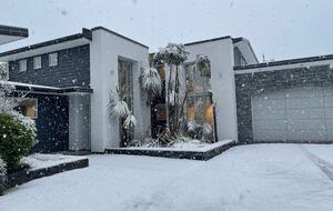 Architectural Retreat with Luxe Outdoor Oasis in Queenstown - Queenstown, New Zealand