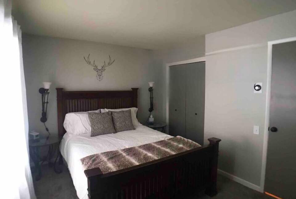 Warm & Inviting Mountain Retreat with Pool, Sauna, and Loft - Mammoth Lakes, California