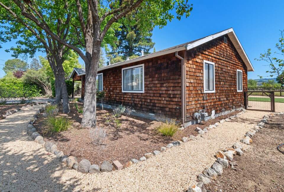 Vineyard Serenity in the Heart of St. Helena, Napa County - St. Helena, California