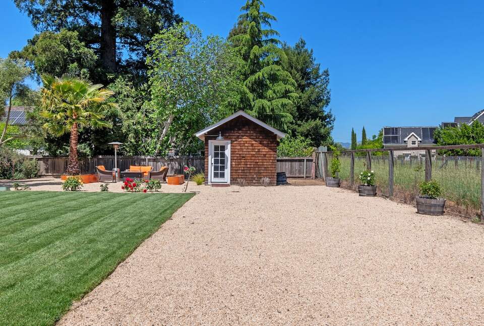 Vineyard Serenity in the Heart of St. Helena, Napa County - St. Helena, California