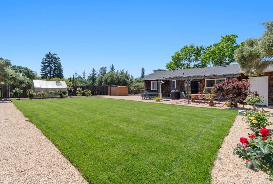 Vineyard Serenity in the Heart of St. Helena, Napa County - St. Helena, California
