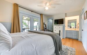 Charming Lakefront Escape with Private Dock & Hot Tub - Waverly, Tennessee