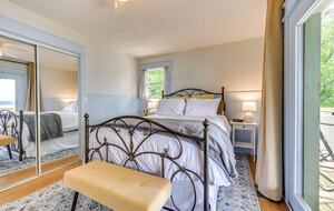 Charming Lakefront Escape with Private Dock & Hot Tub - Waverly, Tennessee