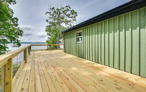 Charming Lakefront Escape with Private Dock & Hot Tub - Waverly, Tennessee