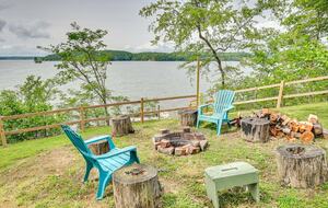Charming Lakefront Escape with Private Dock & Hot Tub - Waverly, Tennessee