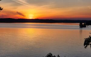 Charming Lakefront Escape with Private Dock & Hot Tub - Waverly, Tennessee