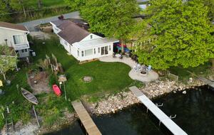 Sunlit Cottage Retreat with Waterfront Views - Stoughton, Wisconsin