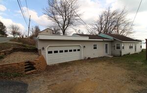 Sunlit Cottage Retreat with Waterfront Views - Stoughton, Wisconsin