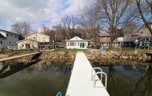 Sunlit Cottage Retreat with Waterfront Views - Stoughton, Wisconsin