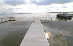 Sunlit Cottage Retreat with Waterfront Views - Stoughton, Wisconsin