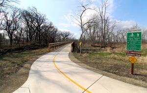 Sunlit Cottage Retreat with Waterfront Views - Stoughton, Wisconsin