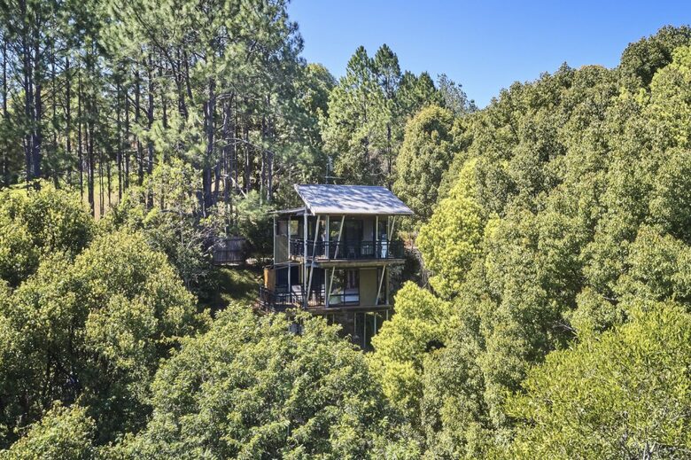 A Sanctuary Among the Slopes of Mt. Wollumbin - Smiths Creek, Australia
