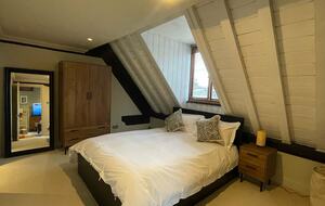 Sophisticated Two-Level Apartment in a Converted Church - Greater London, United Kingdom