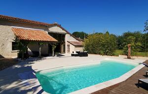 Elegant 18th-Century Restored Barn with Pool in Rural France - Verrieres, Champniers, France