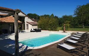 Elegant 18th-Century Restored Barn with Pool in Rural France - Verrieres, Champniers, France